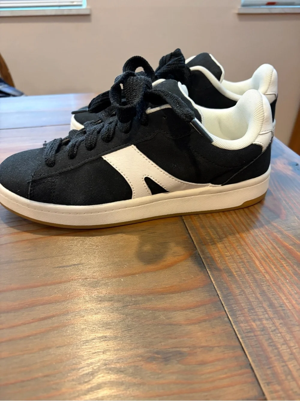 Women’s  Black and White Casual Sneakers - Classic Low-Top